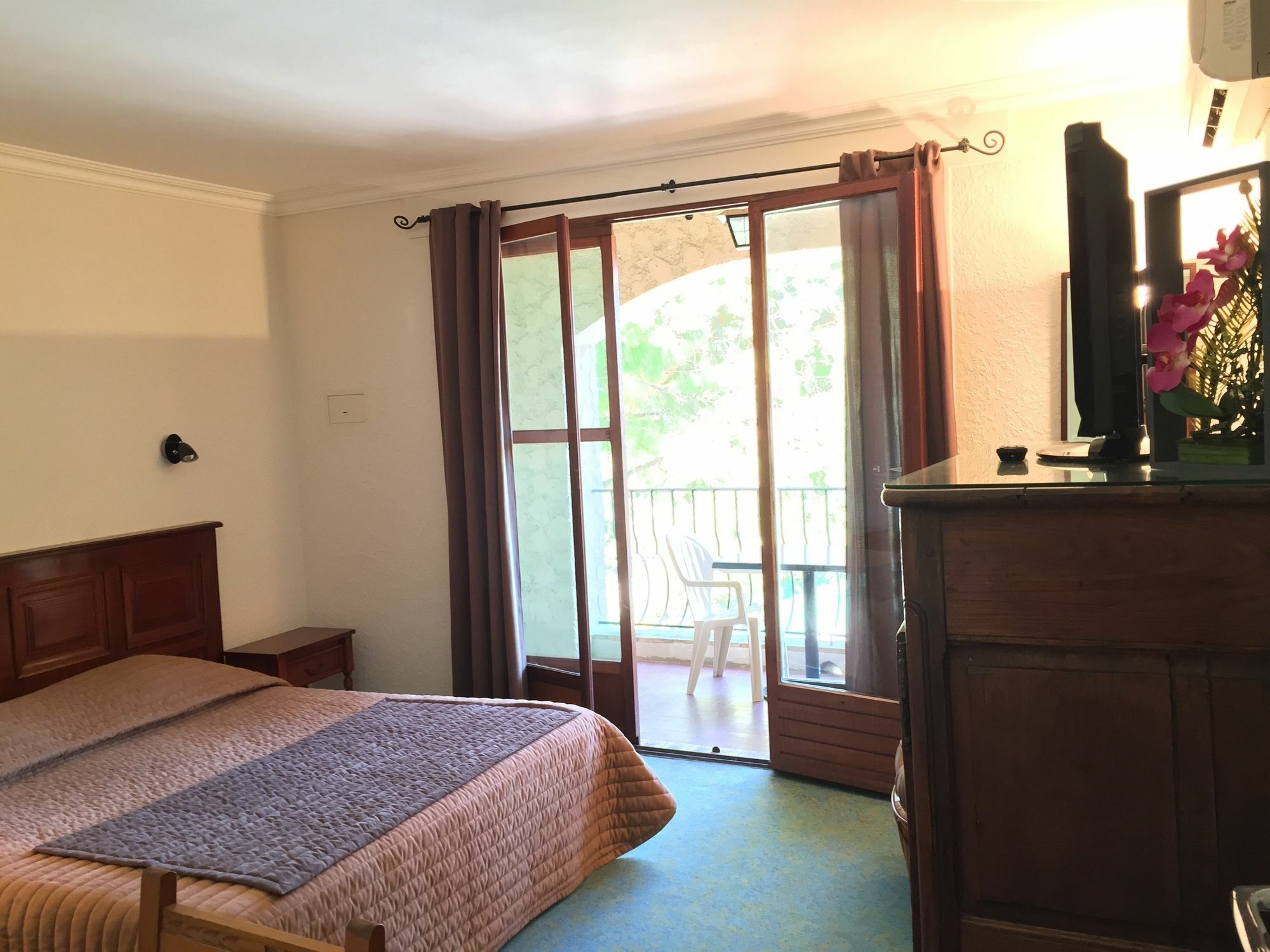 Hotel Castel Garoupe à Antibes Extérieur photo